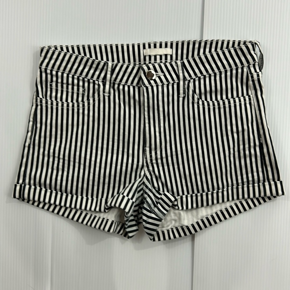 392. H&M Black and White Striped Women Shorts (8)